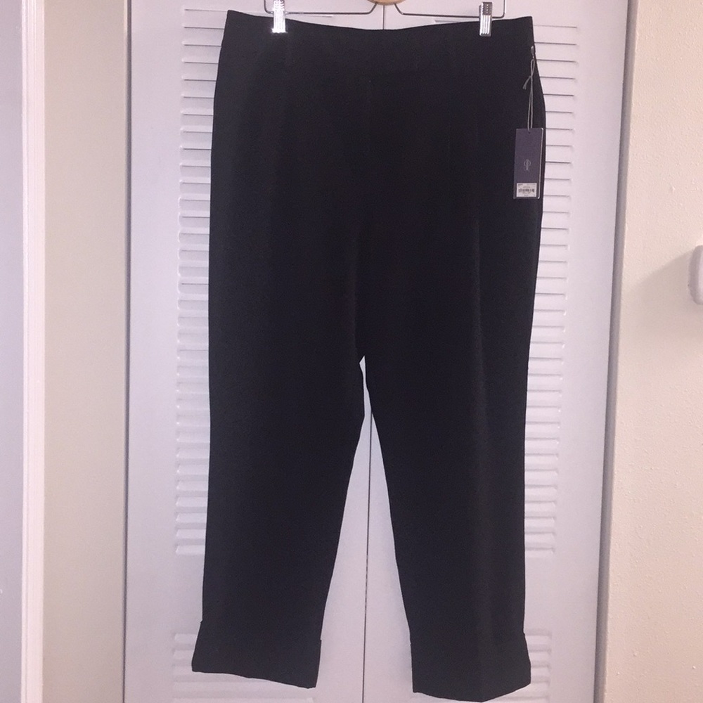 Jennifer Lopez Black Pleated Dress Pants.